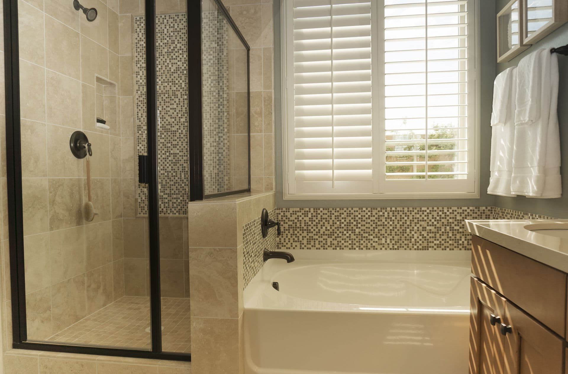 White-shutters-in-bathroom-win